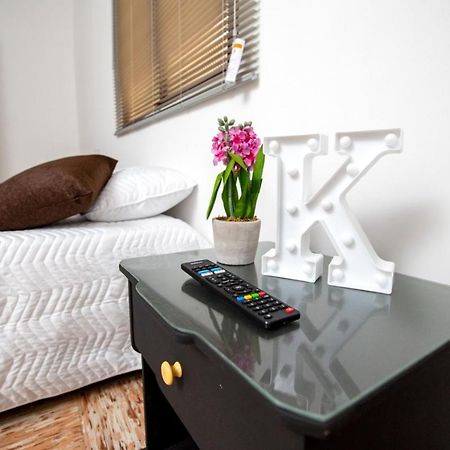 Komodo Alojamiento- Hostal Autoservicio, Ubicado Cerca Al Centro Historico - Bano Privado, Wifi , Cama 2X2 Y Agua Caliente Y Cocina Compartida 포펜 외부 사진