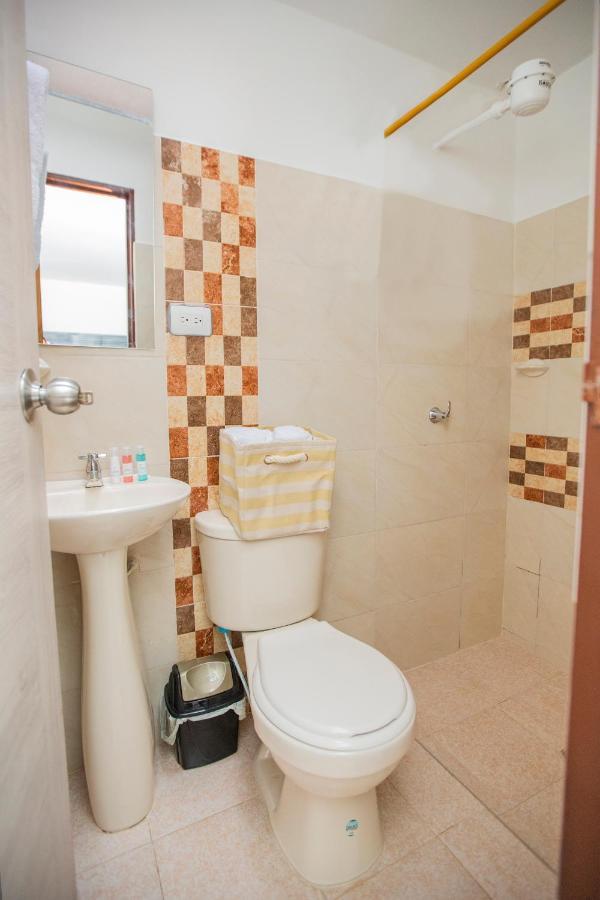 Komodo Alojamiento- Hostal Autoservicio, Ubicado Cerca Al Centro Historico - Bano Privado, Wifi , Cama 2X2 Y Agua Caliente Y Cocina Compartida 포펜 외부 사진