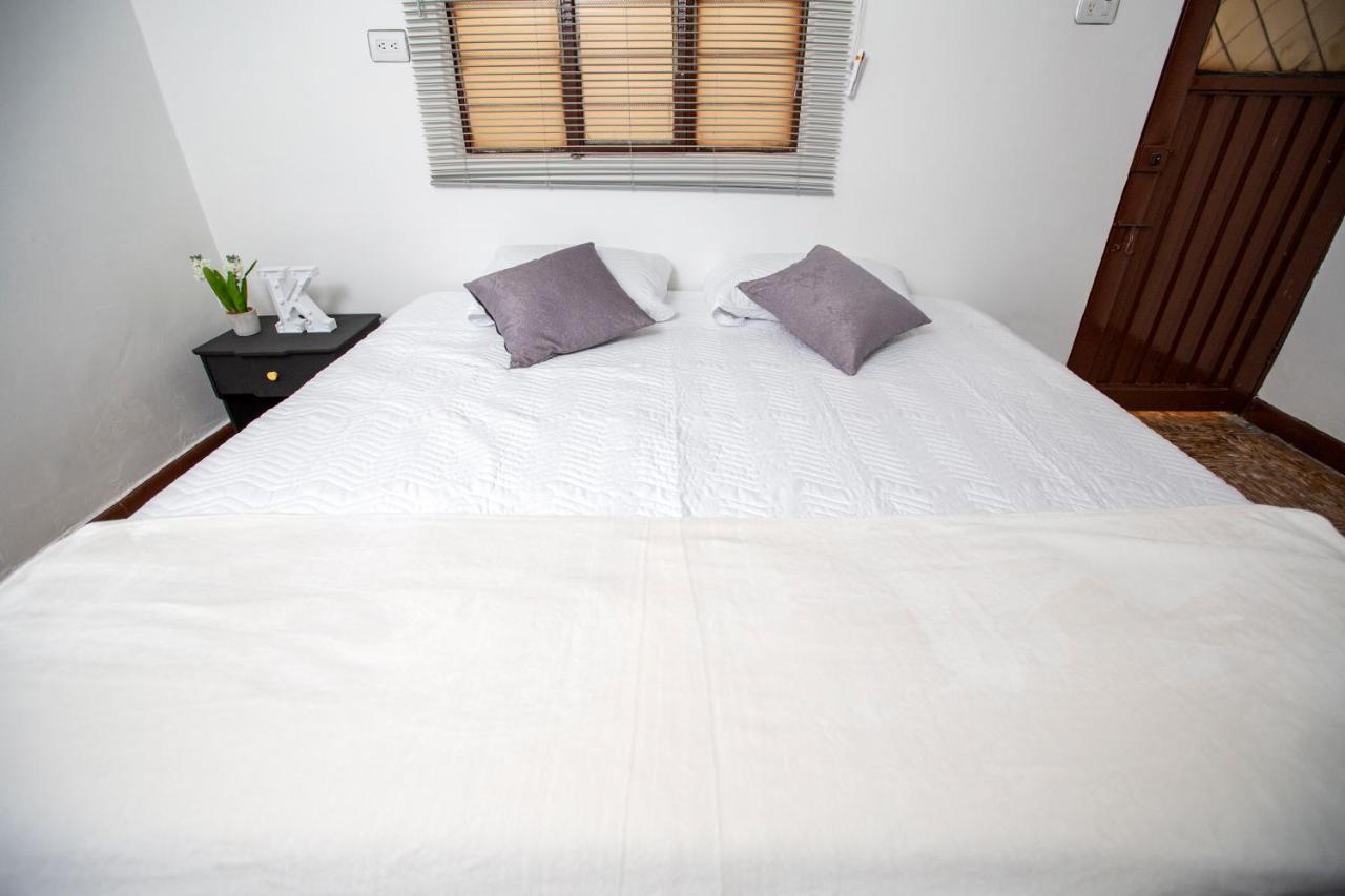 Komodo Alojamiento- Hostal Autoservicio, Ubicado Cerca Al Centro Historico - Bano Privado, Wifi , Cama 2X2 Y Agua Caliente Y Cocina Compartida 포펜 외부 사진