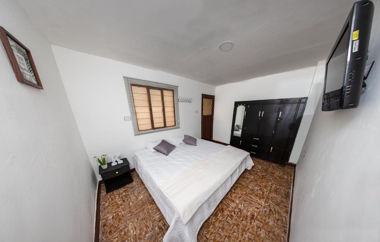 Komodo Alojamiento- Hostal Autoservicio, Ubicado Cerca Al Centro Historico - Bano Privado, Wifi , Cama 2X2 Y Agua Caliente Y Cocina Compartida 포펜 외부 사진