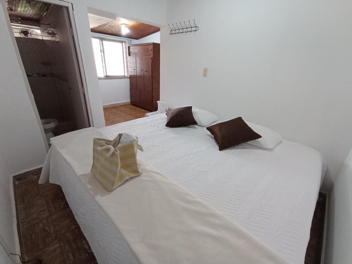 Komodo Alojamiento- Hostal Autoservicio, Ubicado Cerca Al Centro Historico - Bano Privado, Wifi , Cama 2X2 Y Agua Caliente Y Cocina Compartida 포펜 외부 사진