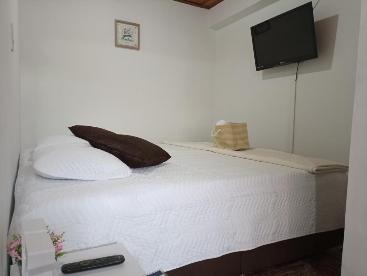 Komodo Alojamiento- Hostal Autoservicio - Ubicado Muy Cerca Al Centro Historico -Habitaciones Con Bano Privado, Wifi , Cama 2X2 포펜 외부 사진