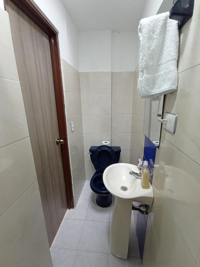 Komodo Alojamiento- Hostal Autoservicio, Ubicado Cerca Al Centro Historico - Bano Privado, Wifi , Cama 2X2 Y Agua Caliente Y Cocina Compartida 포펜 외부 사진