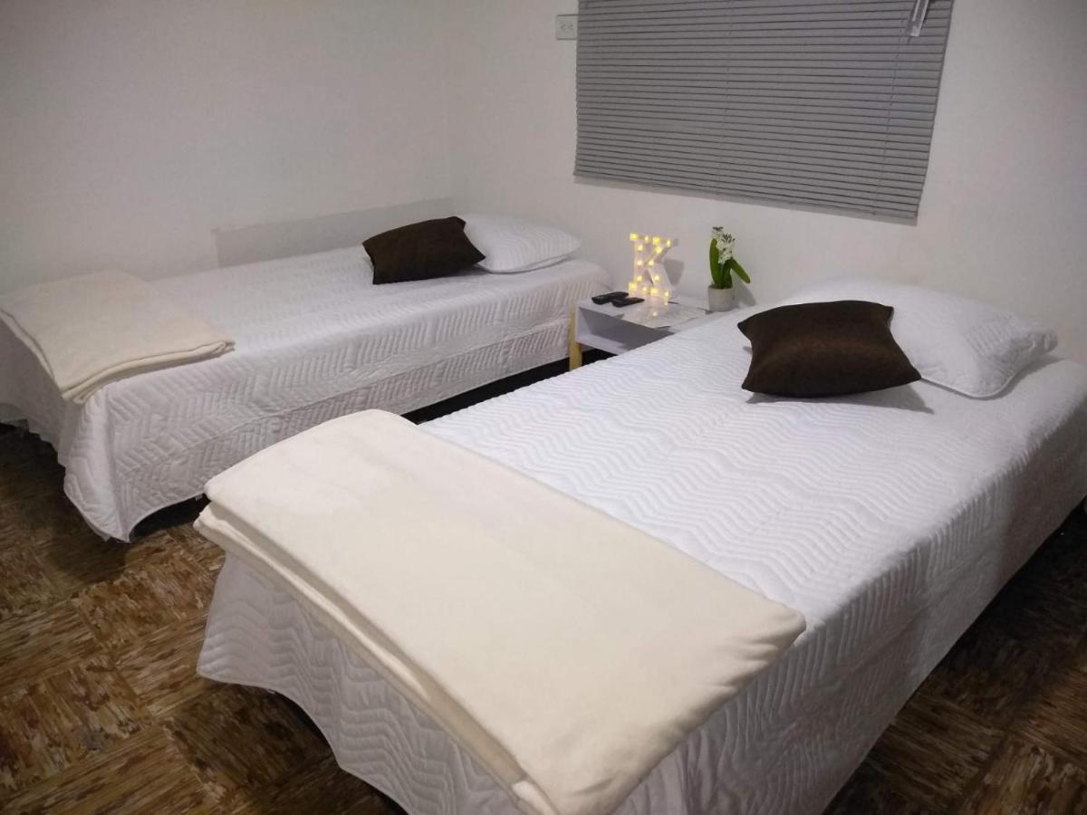 Komodo Alojamiento- Hostal Autoservicio, Ubicado Cerca Al Centro Historico - Bano Privado, Wifi , Cama 2X2 Y Agua Caliente Y Cocina Compartida 포펜 외부 사진