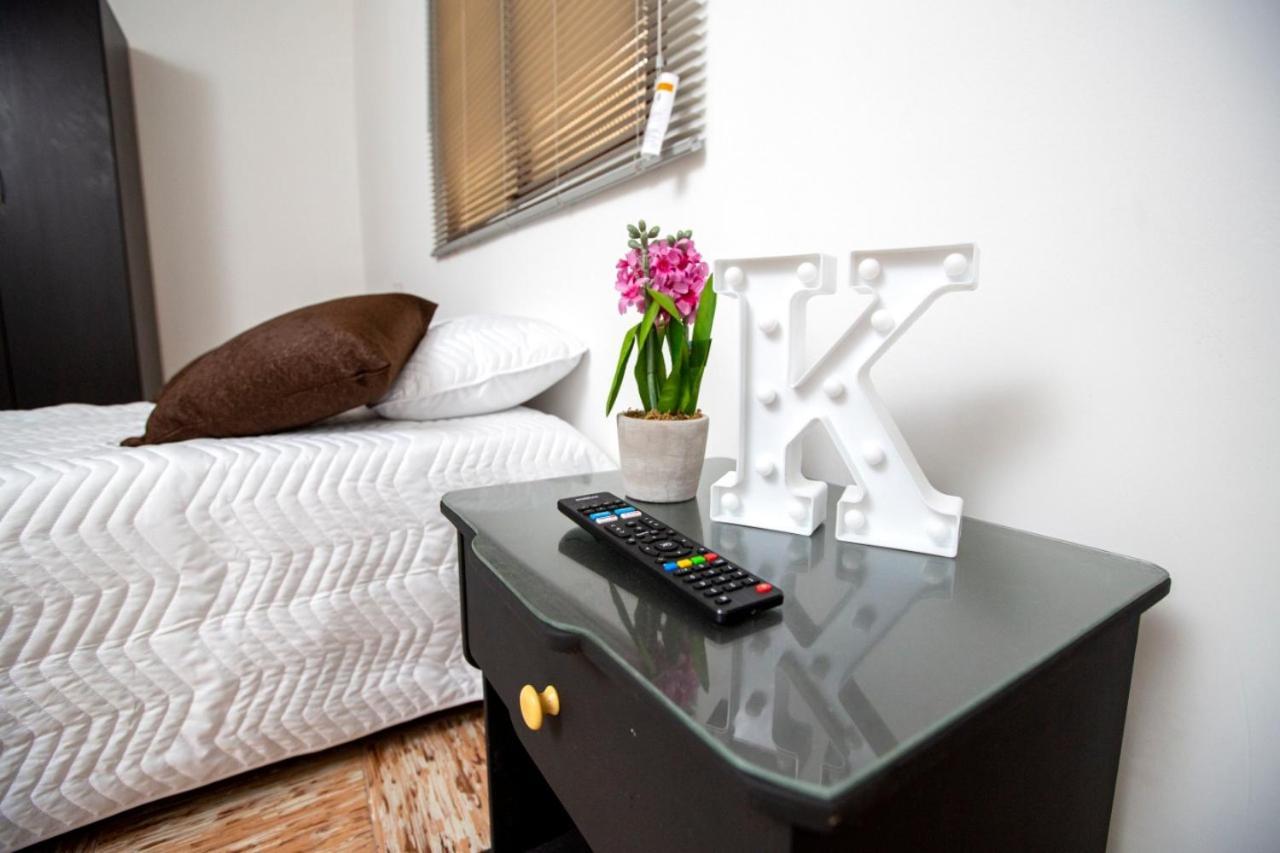 Komodo Alojamiento- Hostal Autoservicio, Ubicado Cerca Al Centro Historico - Bano Privado, Wifi , Cama 2X2 Y Agua Caliente Y Cocina Compartida 포펜 외부 사진